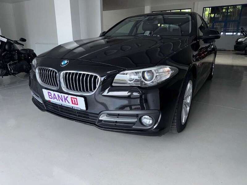 Black sapphire metallic Gebraucht 2017 BMW 520 Limousine | 21.690 € (Superpreis) - Bild 1/4