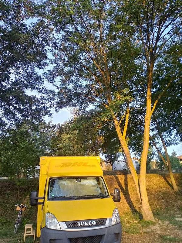 Second-hand Iveco Daily 106 CP (77 kW) 2011 Galben Berlinǎ