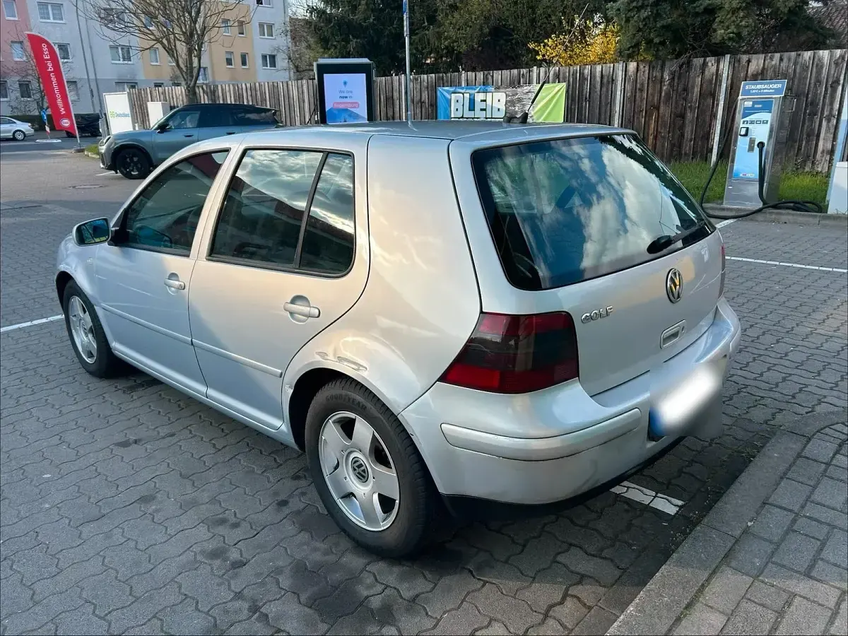 Usata VW Golf IV 90 CV (66 kW) 2000 Argento Berlina