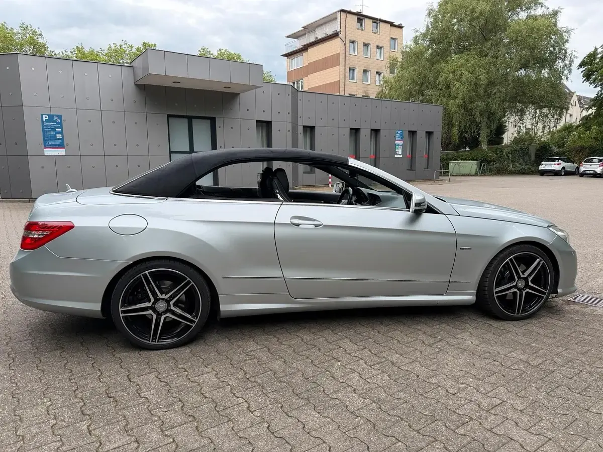 Gebraucht Mercedes E250 AMG line 204 PS (150 kW) 2012 Schwarz Cabrio