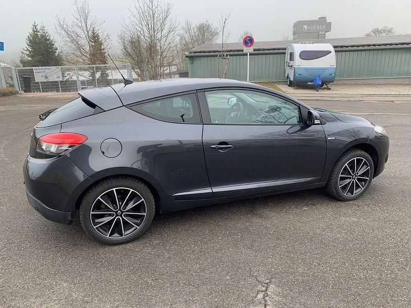 Gebraucht Renault Mégane III Bose Edition 132 PS (97 kW) 2014 Grau Coupé