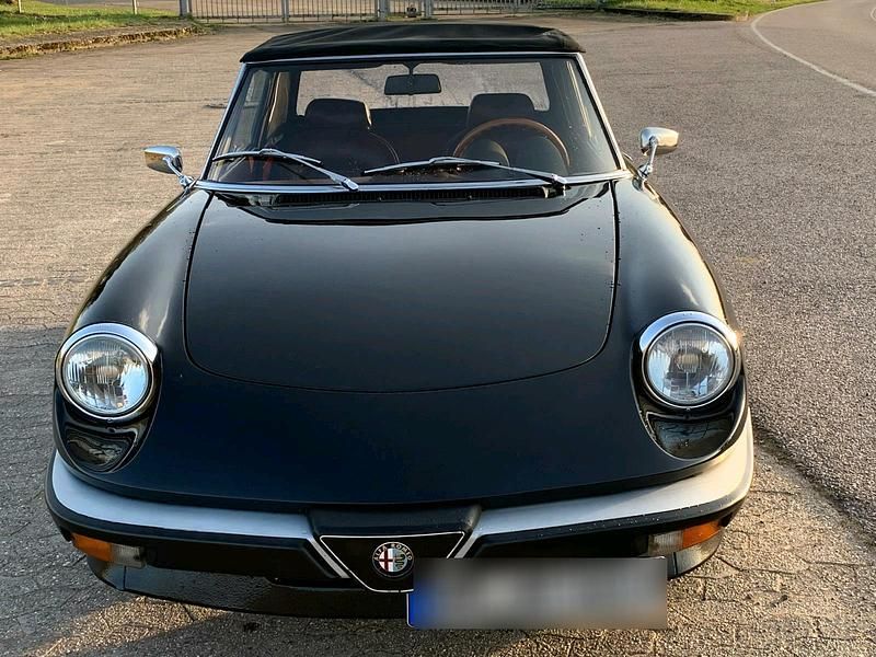 Gebraucht Alfa Romeo Spider 126 PS (92 kW) 1985 Schwarz Cabrio