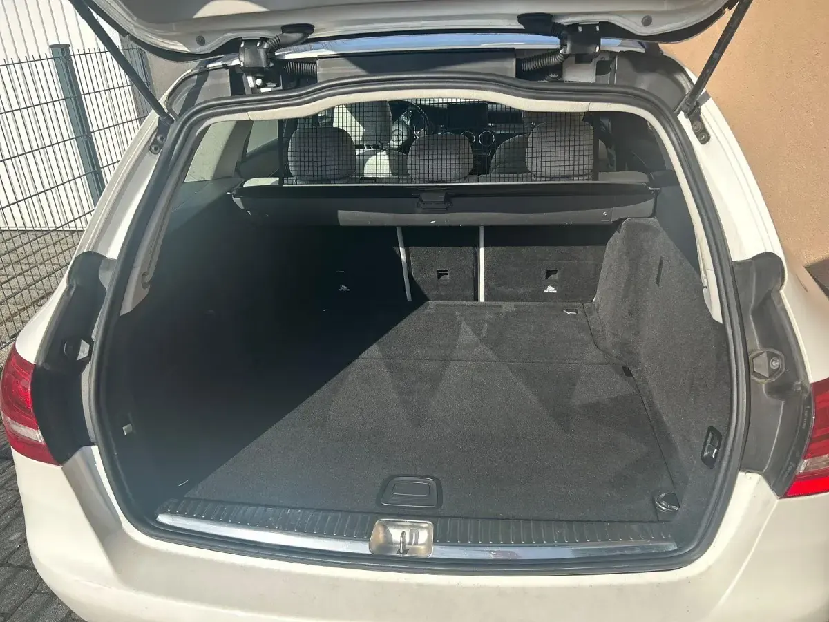Gebraucht Mercedes C180 156 PS (114 kW) 2016 Weiß Kombi
