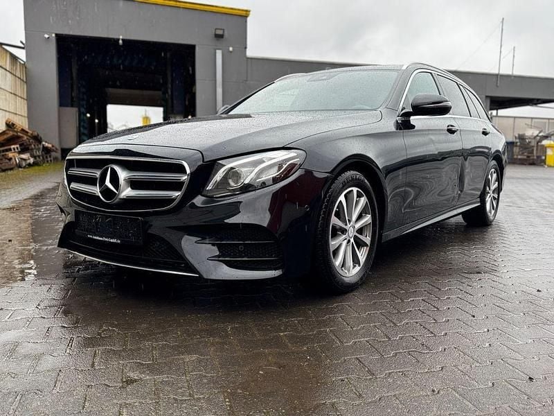 Gebraucht Mercedes E220 AMG 194 PS (142 kW) 2017 Schwarz Limousine