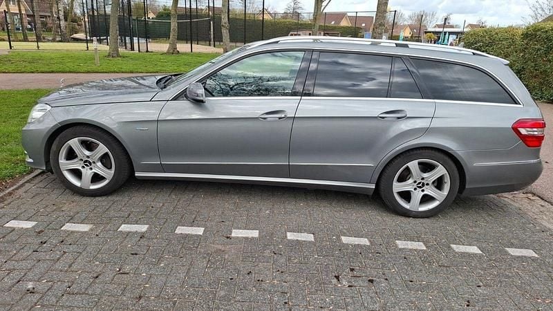 Second-hand Mercedes E250 204 CP (150 kW) 2011 Gri Break