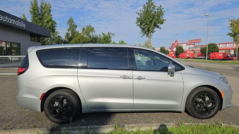 Używany Chrysler Pacifica 264 KM (194 kW) 2024 Srebrny SUV