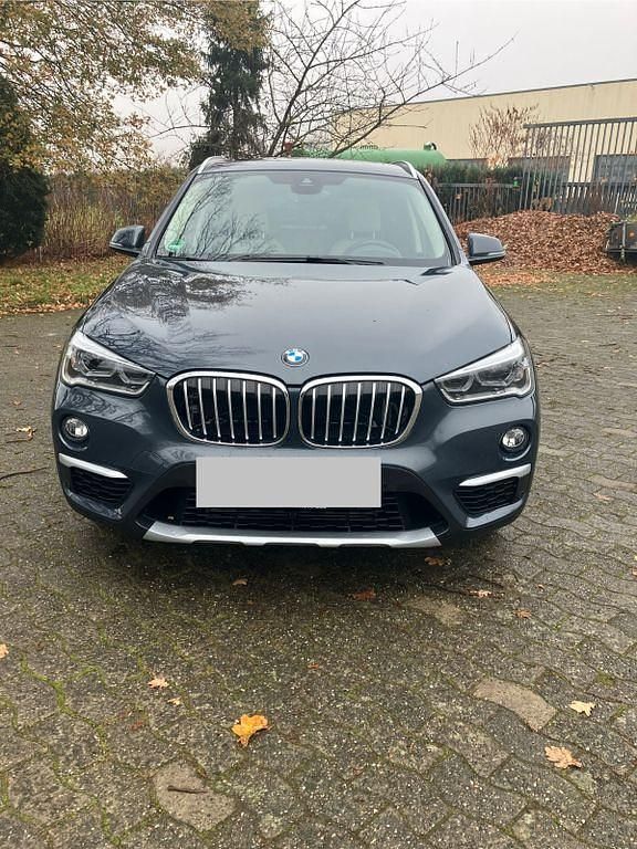 Grau Gebraucht 2017 BMW X1 xLine SUV | 21.800 € (Superpreis) - Bild 1/4