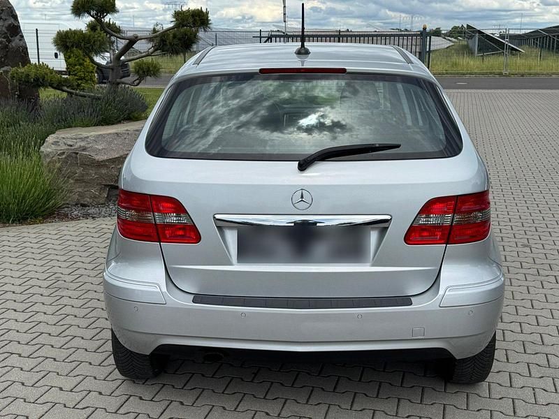 Gebraucht Mercedes B160 95 PS (69 kW) 2010 Silber Van / Kleinbus