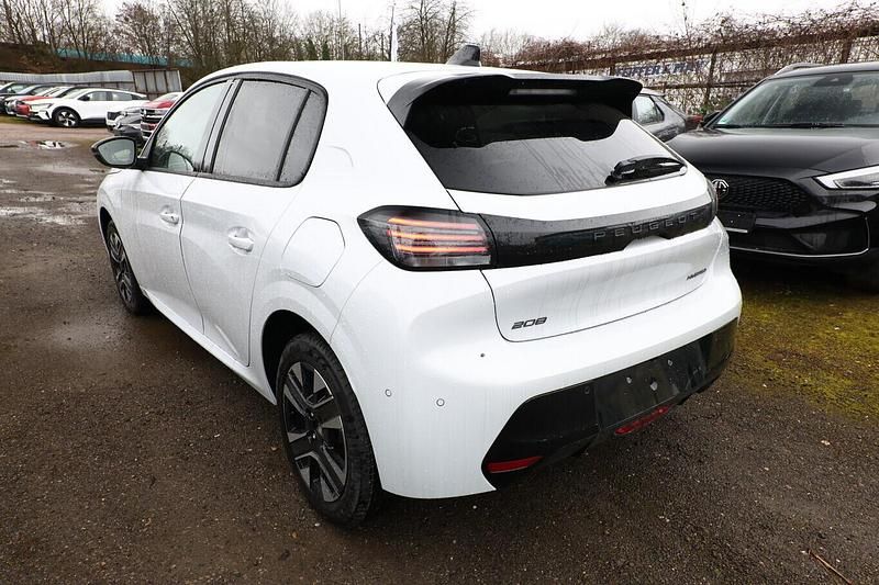 Neu Peugeot 208 Allure 101 PS (74 kW) 2025 Okenit weiß metallic Kleinwagen