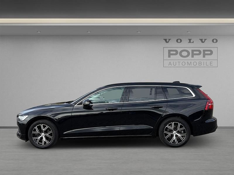 Gebraucht Volvo V60 Core 197 PS (144 kW) 2024 Onyx black Kombi