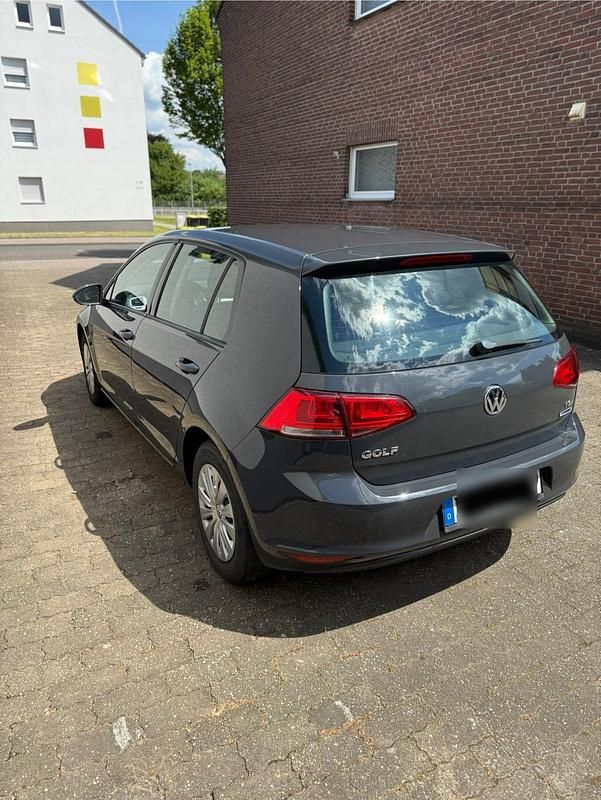 Gebraucht VW Golf VII Trendline 86 PS (63 kW) 2015 Grau Limousine