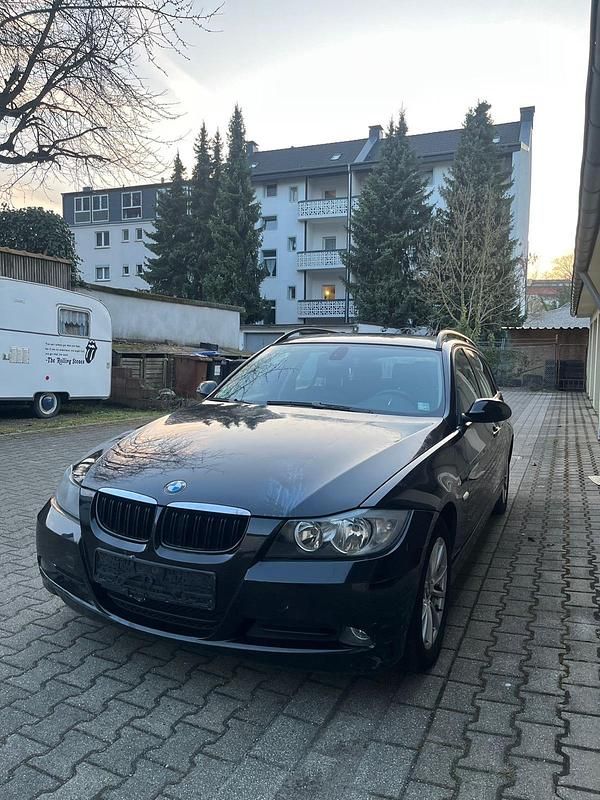 Gebraucht BMW 320 150 PS (110 kW) 2006 Schwarz Limousine