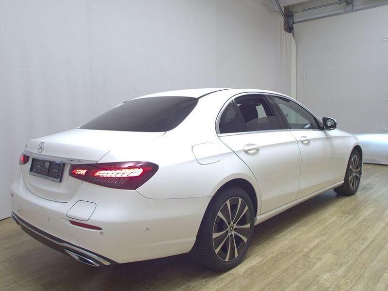 Gebraucht Mercedes E300 Avantgarde 320 PS (235 kW) 2022 Polarweiss uni Limousine