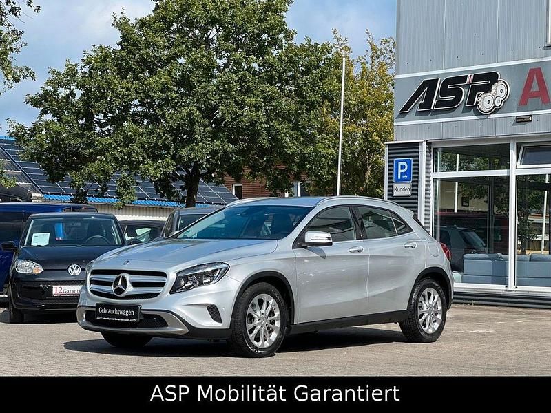 Silber Gebraucht 2014 Mercedes GLA200 SUV | 16.499 € (Fairer Preis) - Bild 1/4