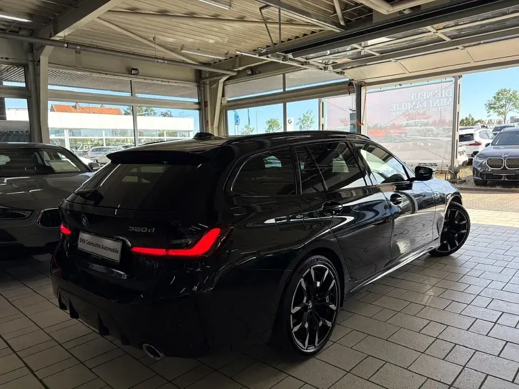 Gebraucht BMW 320 M Sport 190 PS (139 kW) 2025 Schwarz Kombi
