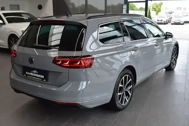 Gebraucht VW Passat 200 PS (147 kW) 2023 Grau Kombi
