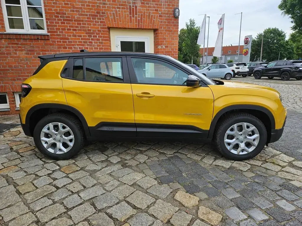 Neu Jeep Avenger Altitude 110 PS (80 kW) 2026 Gelb SUV