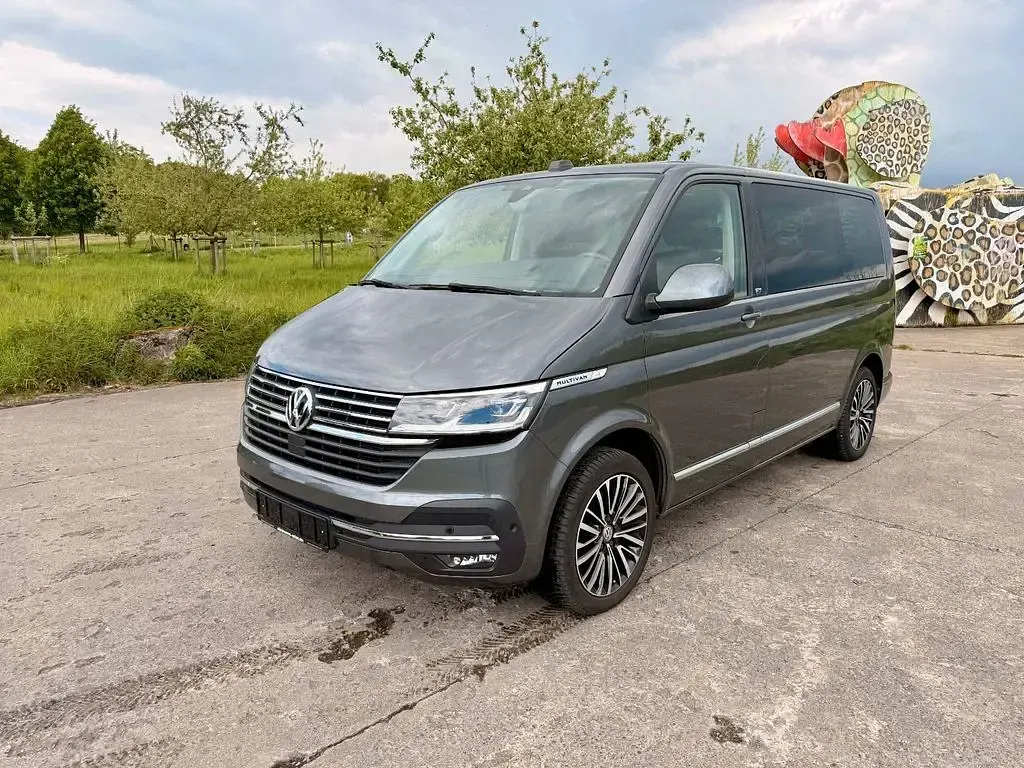 Gebraucht VW Multivan Highline 199 PS (146 kW) 2020 Grau Van / Kleinbus