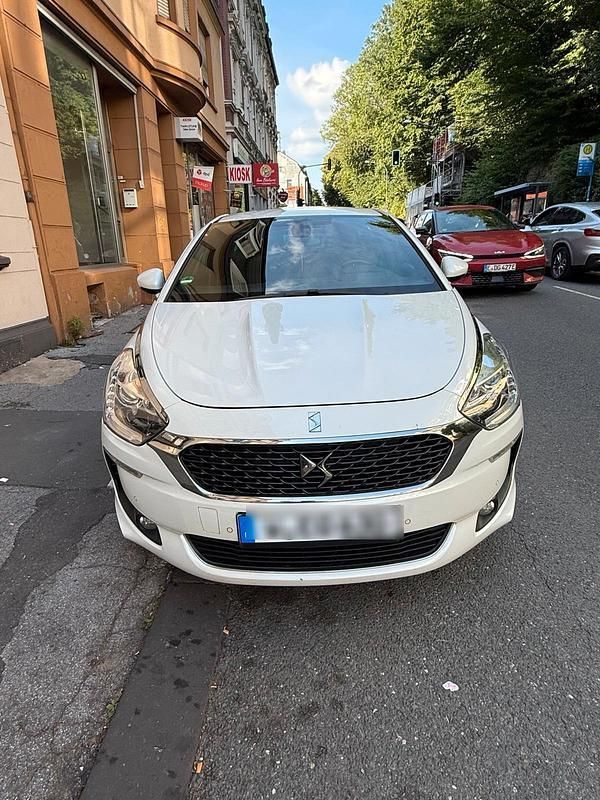 Weiß Gebraucht 2016 DS Automobiles DS5 Kleinwagen | 8.100 € (Superpreis) - Bild 1/4
