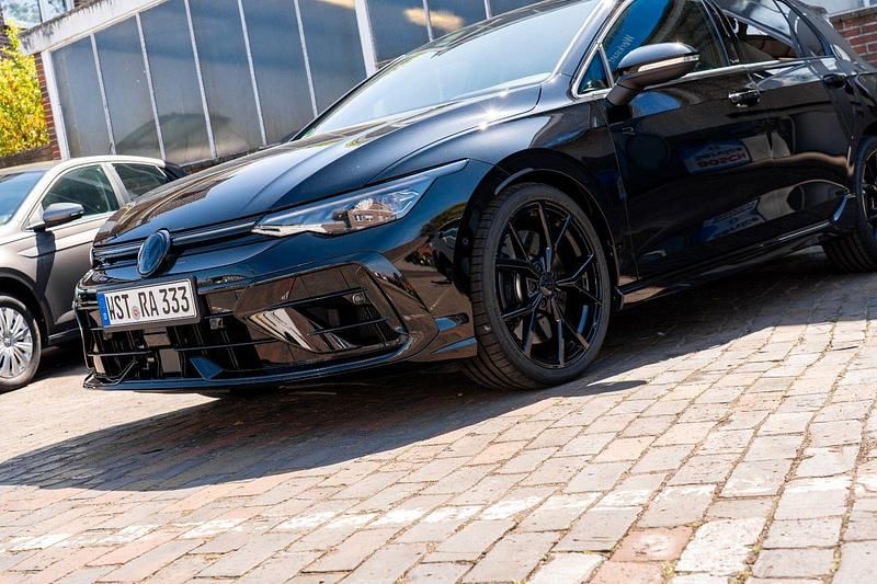 Gebraucht VW Golf VIII Black Edition 333 PS (244 kW) 2025 Schwarz Limousine