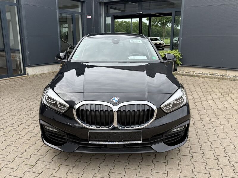 Schwarz Gebraucht 2023 BMW 118 Advantage Kleinwagen | 23.990 € (Fairer Preis) - Bild 1/4