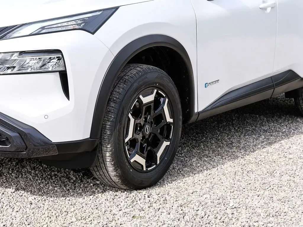 Neu Nissan X-Trail 360º 204 PS (150 kW) 2026 P) (weiss SUV