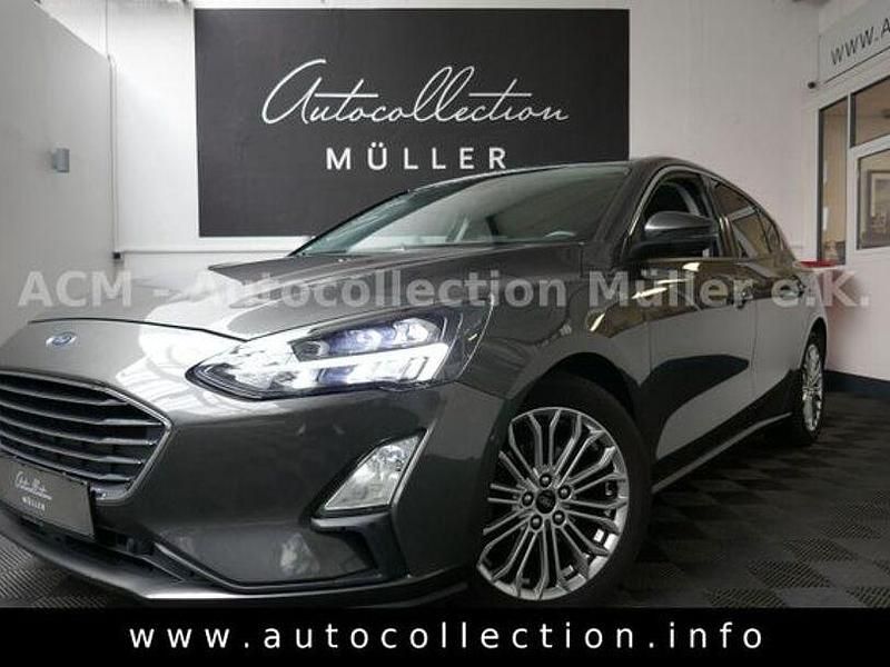 Racerot Gebraucht 2019 Ford Focus ST-Line Limousine | 16.497 € (Superpreis) - Bild 1/4