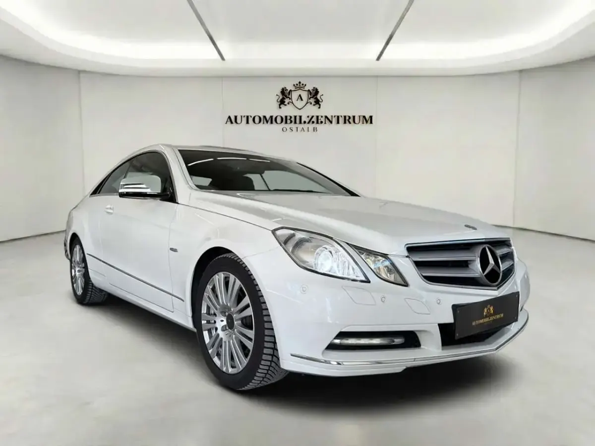 Używany Mercedes E250 204 KM (150 kW) 2011 Biały Coupe