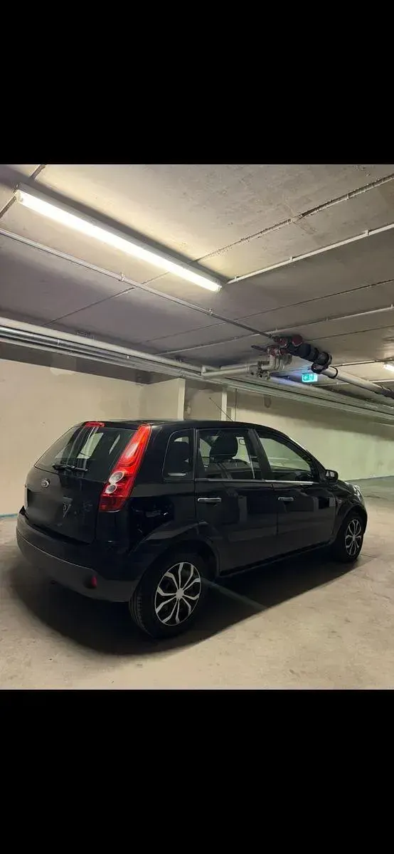 Gebraucht Ford Fiesta 69 PS (50 kW) 2005 Schwarz Kleinwagen