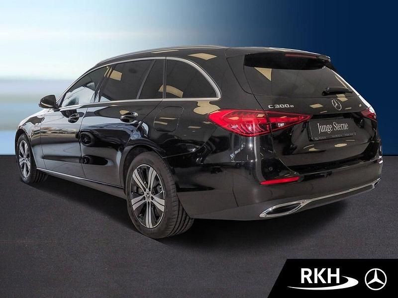 Gebraucht Mercedes C300e Avantgarde 204 PS (150 kW) 2025 Schwarz Limousine