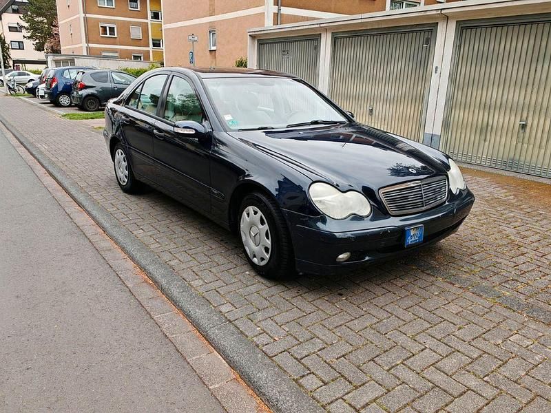 Blau Gebraucht 2003 Mercedes C180 Classic Limousine | 2.700 € (Fairer Preis) - Bild 1/4
