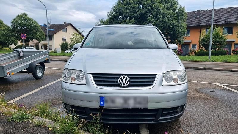 Grau Gebraucht 2003 VW Touran Van / Kleinbus | 3.850 € (Teuer) - Bild 1/4