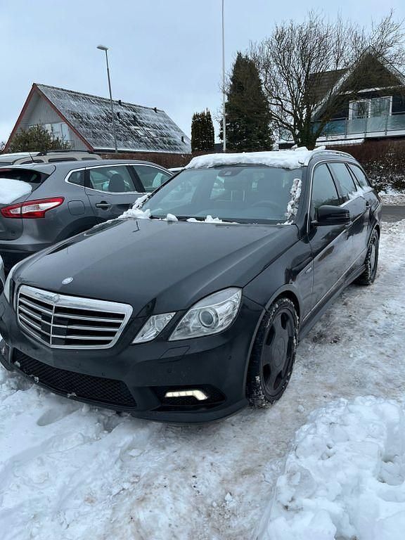 Gebraucht Mercedes E350 Avantgarde 265 PS (194 kW) 2011 Schwarz Limousine