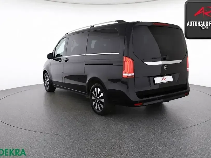 Gebraucht Mercedes V250 Avantgarde 190 PS (139 kW) 2023 Obsidianschwarz Van / Kleinbus