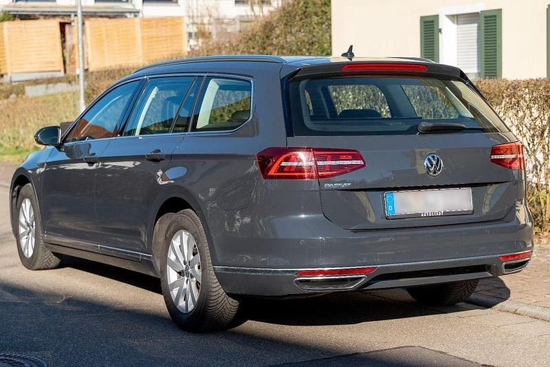 Gebraucht VW Passat 190 PS (139 kW) 2018 Grau Kombi