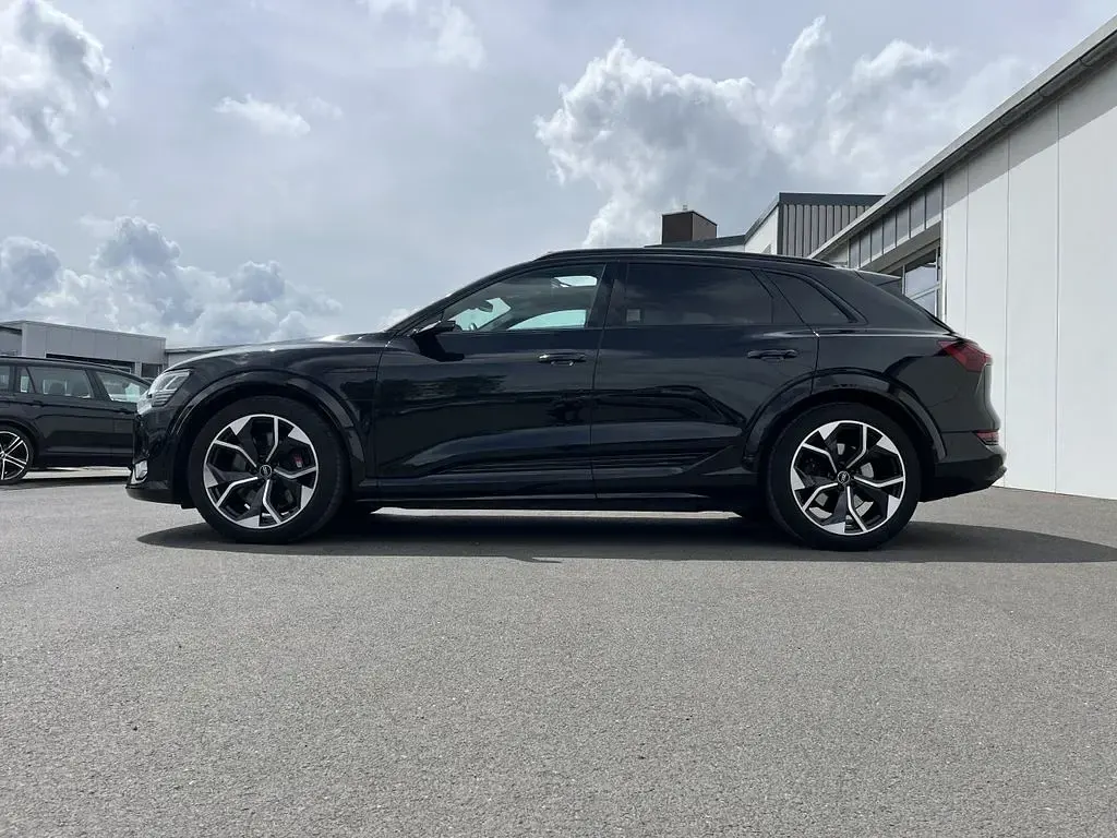 Gebraucht Audi e-tron Ambiente 369 kW (503 PS) 2022 Mythosschwarz SUV