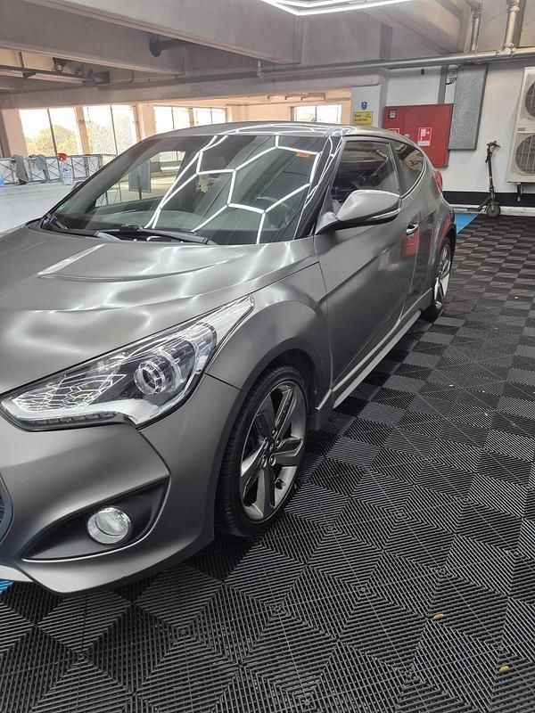 Grau Gebraucht 2014 Hyundai Veloster Kleinwagen | 10.500 € (Fairer Preis) - Bild 1/4