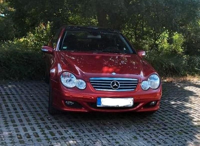 Rot Gebraucht 2006 Mercedes CL200 Coupé | 2.999 € - Bild 1/4