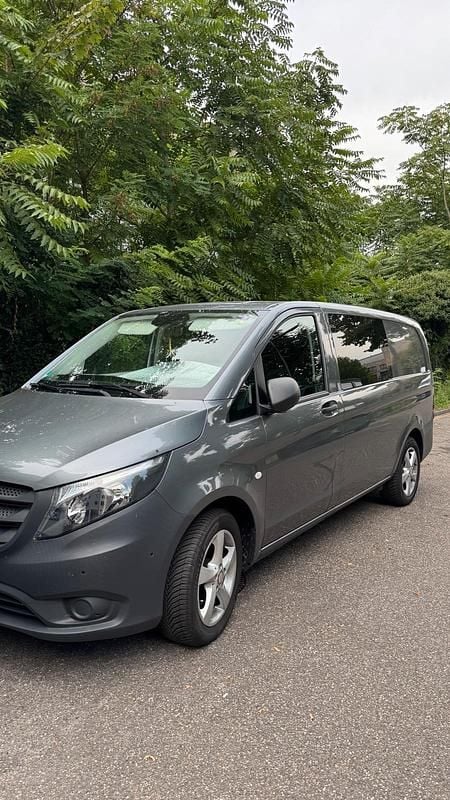 Grau Gebraucht 2019 Mercedes Vito Van / Kleinbus | 27.200 € - Bild 1/4