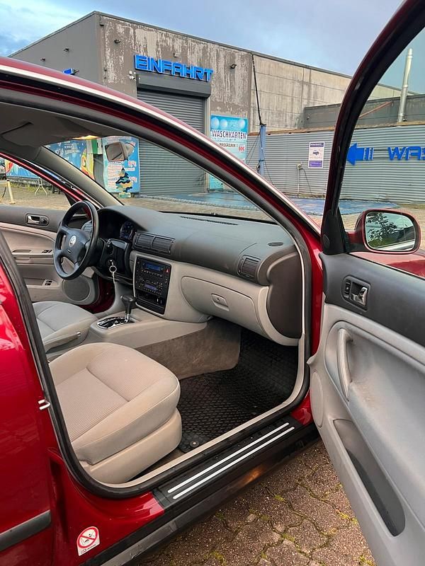 Gebraucht VW Passat 115 PS (84 kW) 2004 Rot Limousine