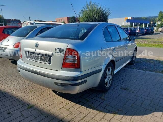 Gebraucht Skoda Octavia Ambiente 116 PS (85 kW) 2001 Silber metallic Limousine