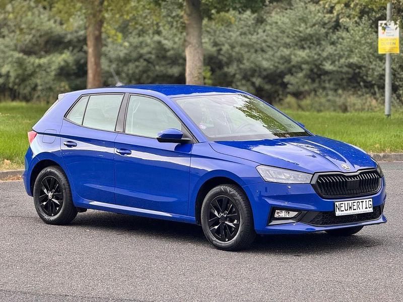 Blau Gebraucht 2023 Skoda Fabia Active Limousine | 13.890 € (Guter Preis) - Bild 1/4