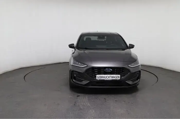Gebraucht Ford Focus ST-Line 155 PS (114 kW) 2025 Grau, magnetic metallic Limousine