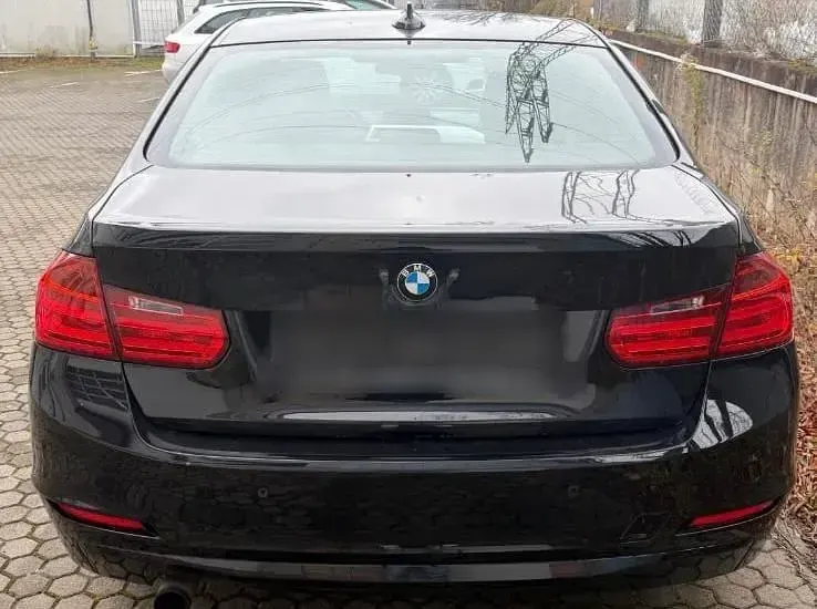 Gebraucht BMW 316 136 PS (100 kW) 2014 Schwarz Limousine