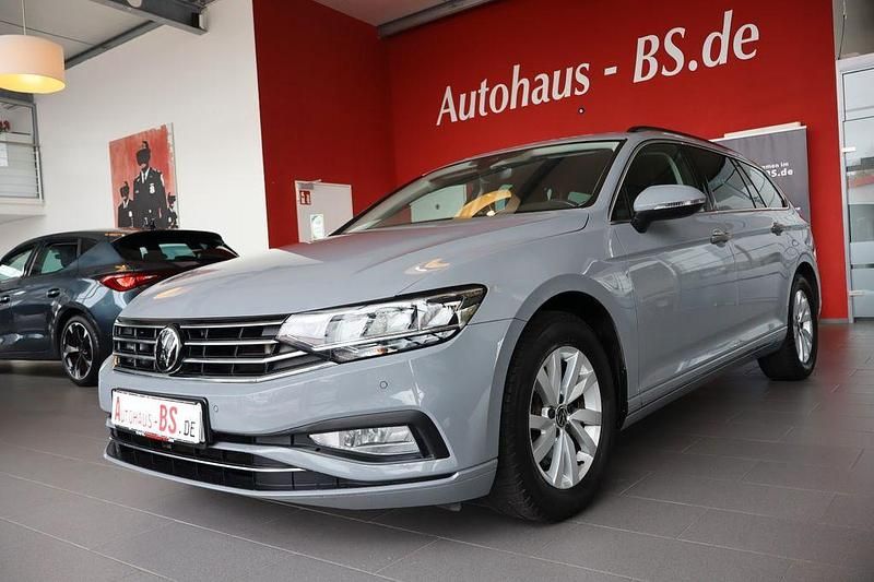 Gebraucht VW Passat 200 PS (147 kW) 2023 Grau Kombi