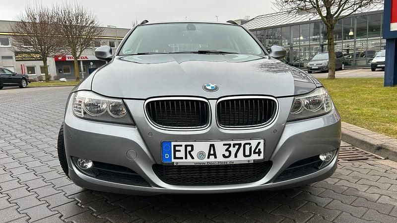 Gebraucht BMW 320 184 PS (135 kW) 2011 Grau Kombi
