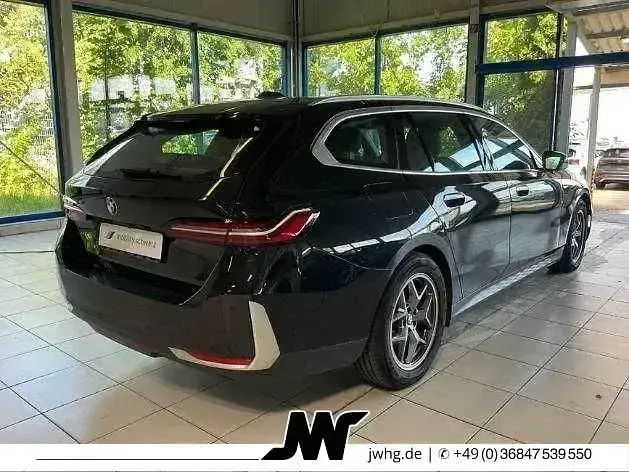 Gebraucht BMW 540 Sport Line 303 PS (222 kW) 2025 Schwarz Limousine