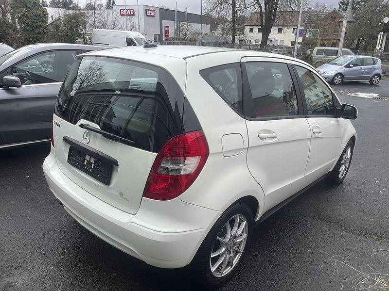 Gebraucht Mercedes A160 95 PS (69 kW) 2012 Weiß Limousine