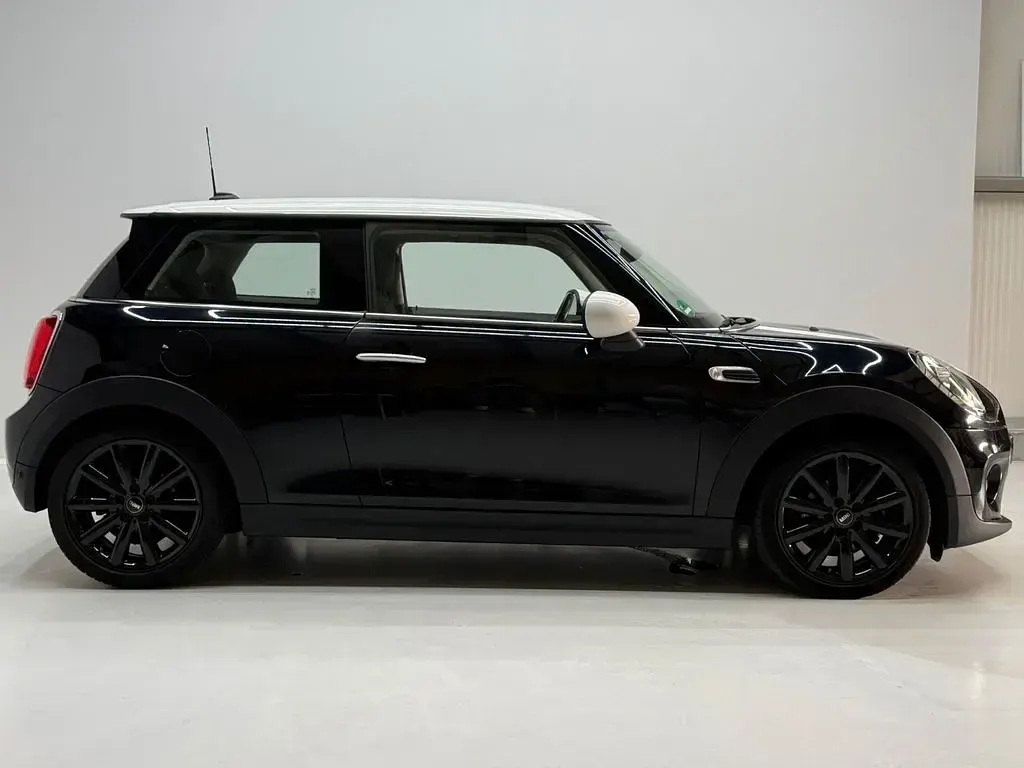 Käytetty Mini Cooper D Pepper 116 HP (85 kW) 2018 Musta Viistoperä