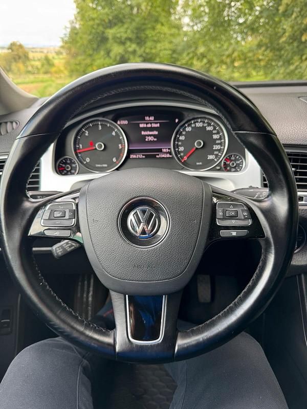 Schwarz Gebraucht 2010 VW Touareg Exclusive SUV | 14.300 € (Teuer) - Bild 1/4